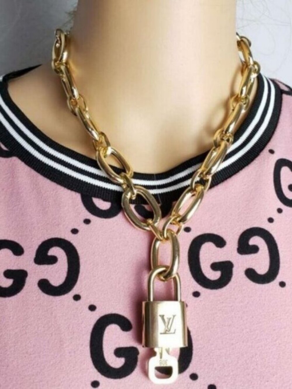 Gold-Plated Necklace with Authentic Louis Vuitton Padlock - Picture 15 of 15